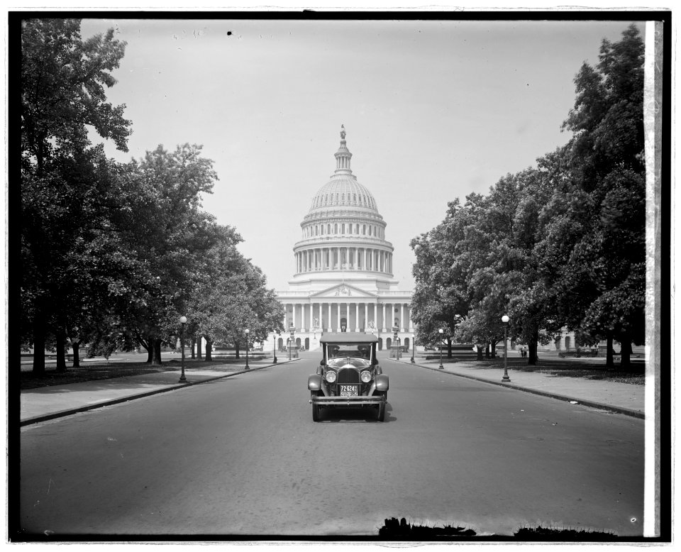 Paige Motor Co. (U.S. Capitol, Washington, D.C.) LCCN2016824220