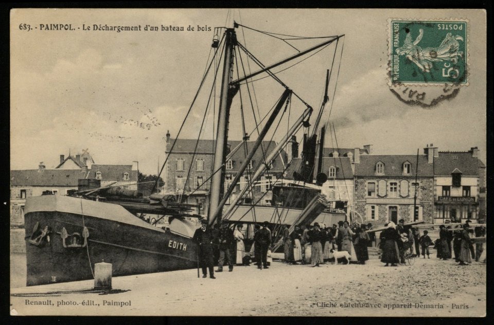 Paimpol - Déchargement d'un bateau de bois - AD22 - 16FI2681