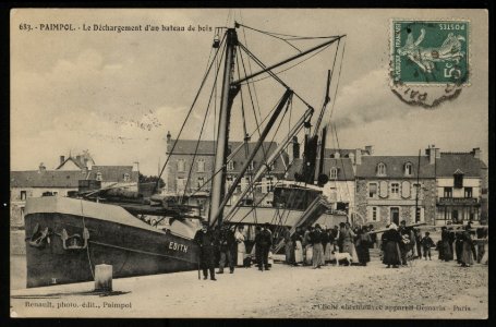 Paimpol - Déchargement d'un bateau de bois - AD22 - 16FI2681