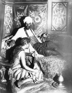Orientaliska irrgång-salongen (Nya Panoptikon), Hamngatan 1894 03