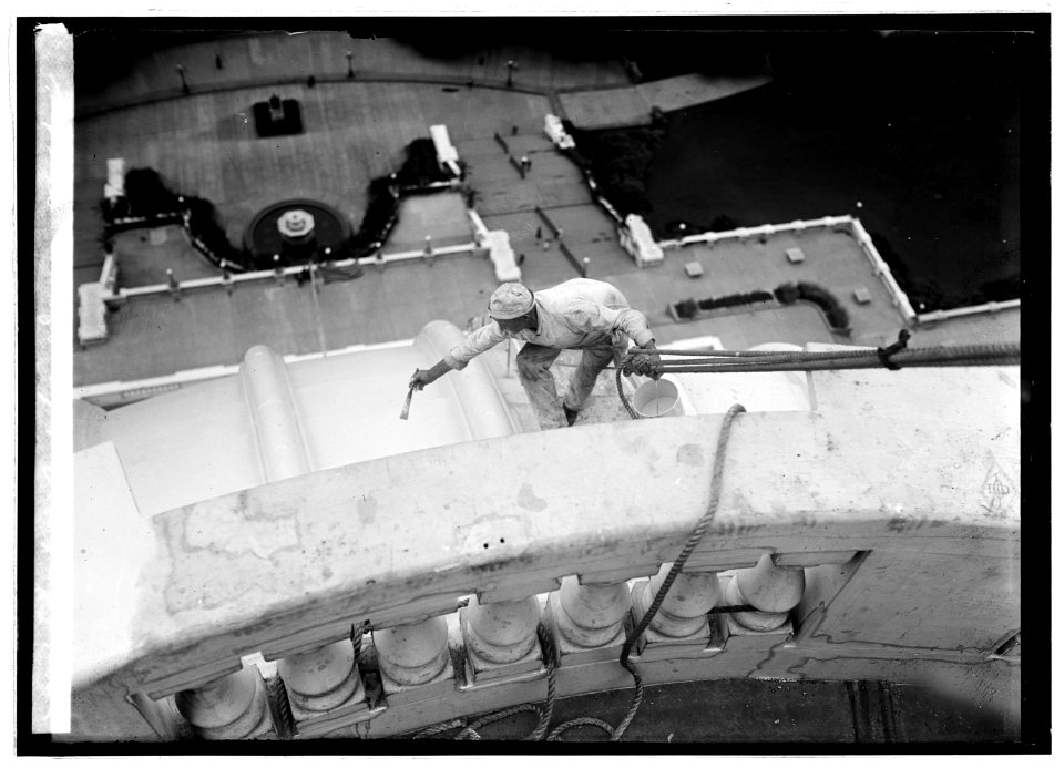 Painting Capitol dome, 8-26-22 LCCN2016846671