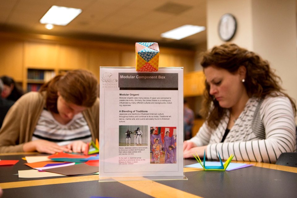 Origami Workshop (17005791821)