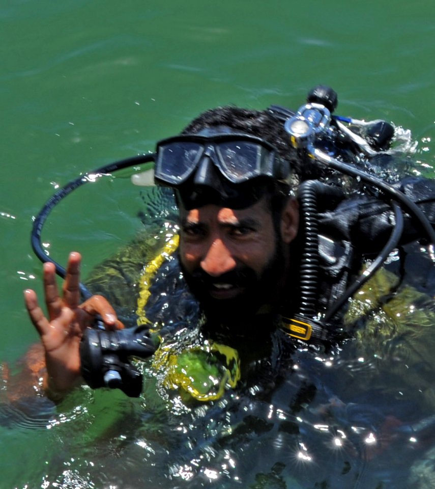 Pakistan Navy diver give an OK (cropped)