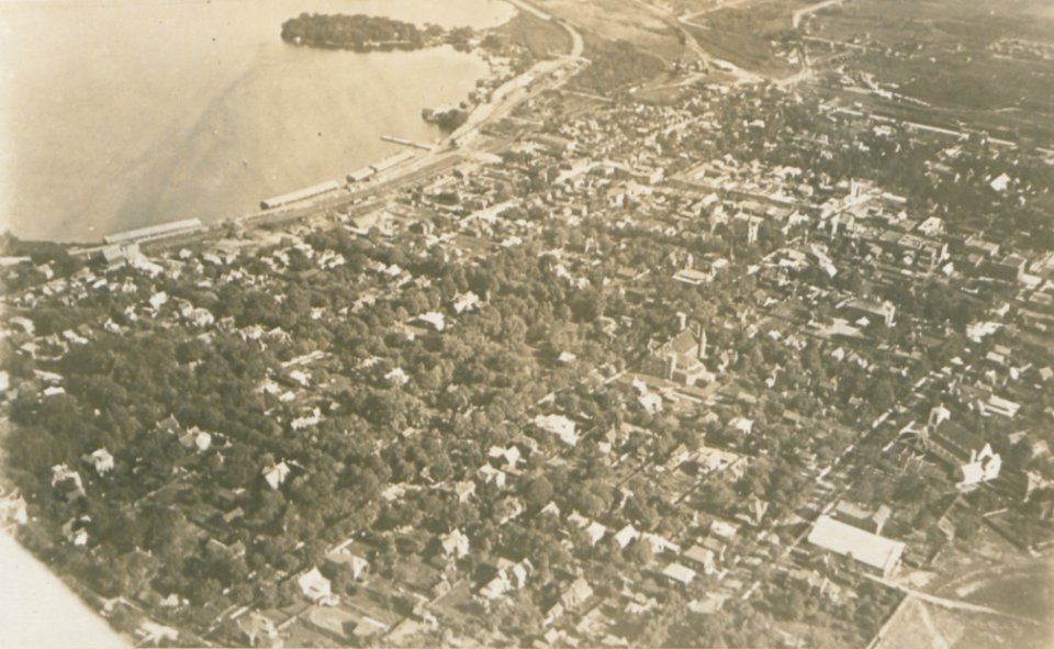 Orillia Ontario from the Air (HS85-10-36716)