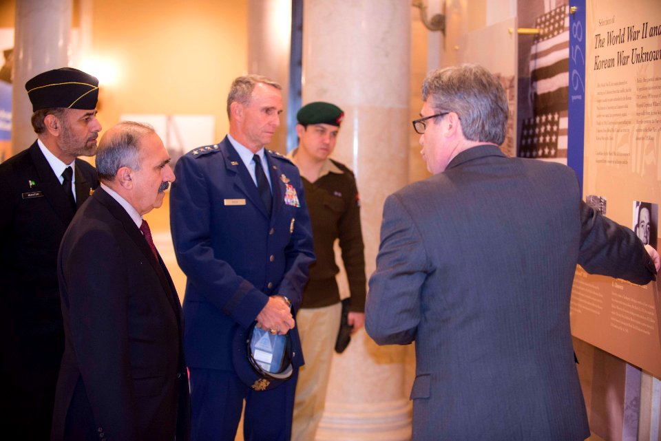 Pakistan SECDEF - tour (15973726536)