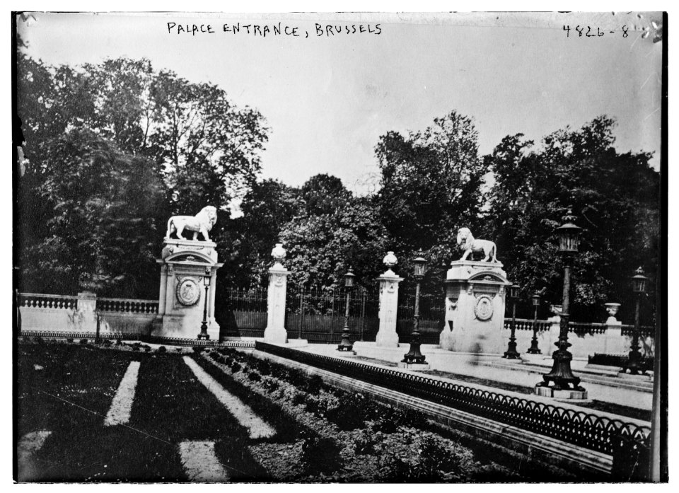 Palace entrance, Brussels LCCN2014708378