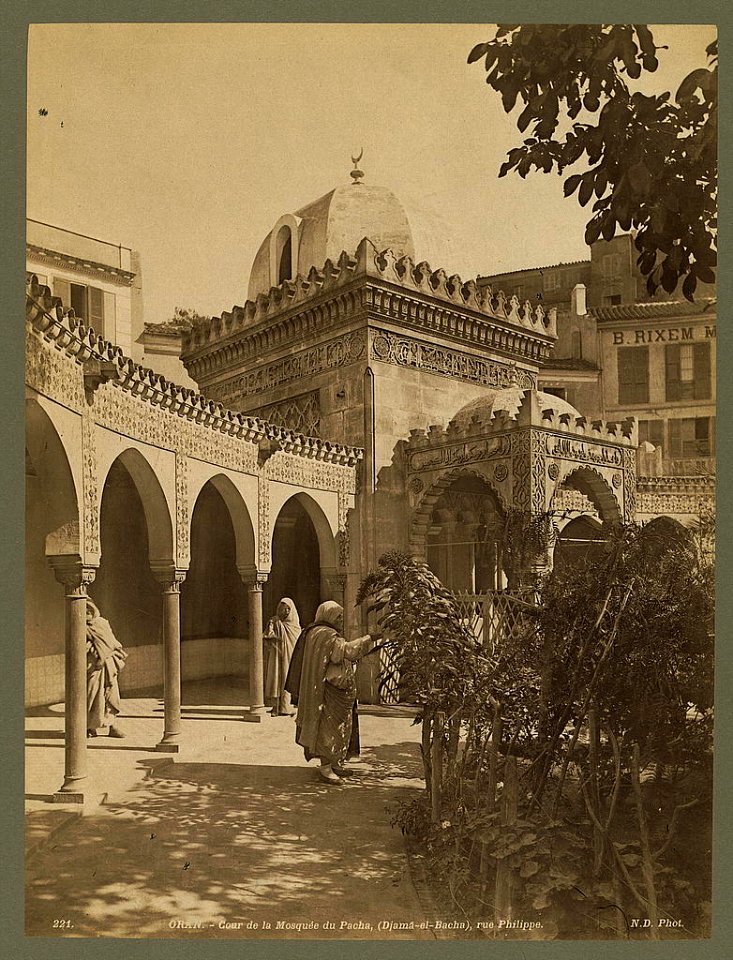 Oran. Cour de la Mosquée du Pacha, (Djamâ-el-Bacha), rue Philippe - N.D. Phot. LCCN2004665040