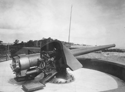 Ordnance - Types - Artillery - Medium Heavy - 6 Gun - cropped - NARA - 45524247