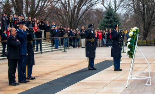 Pakistan SECDEF - salute (wide) (15813758987)
