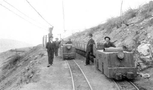 Ore train (32581309288)