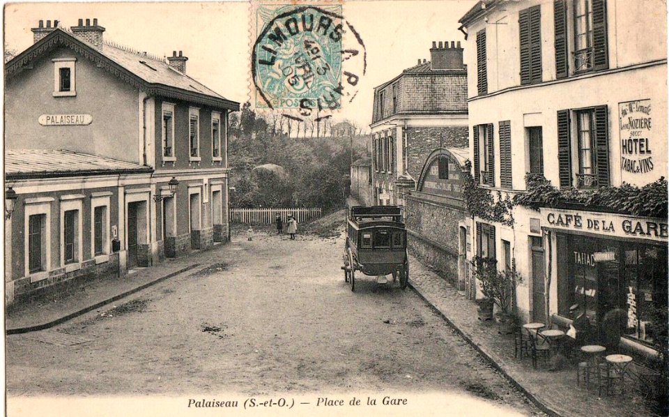 Palaiseau.Place de la Gare