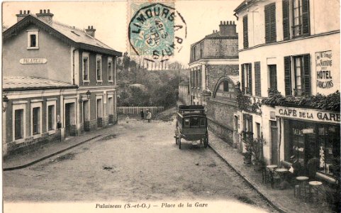 Palaiseau.Place de la Gare