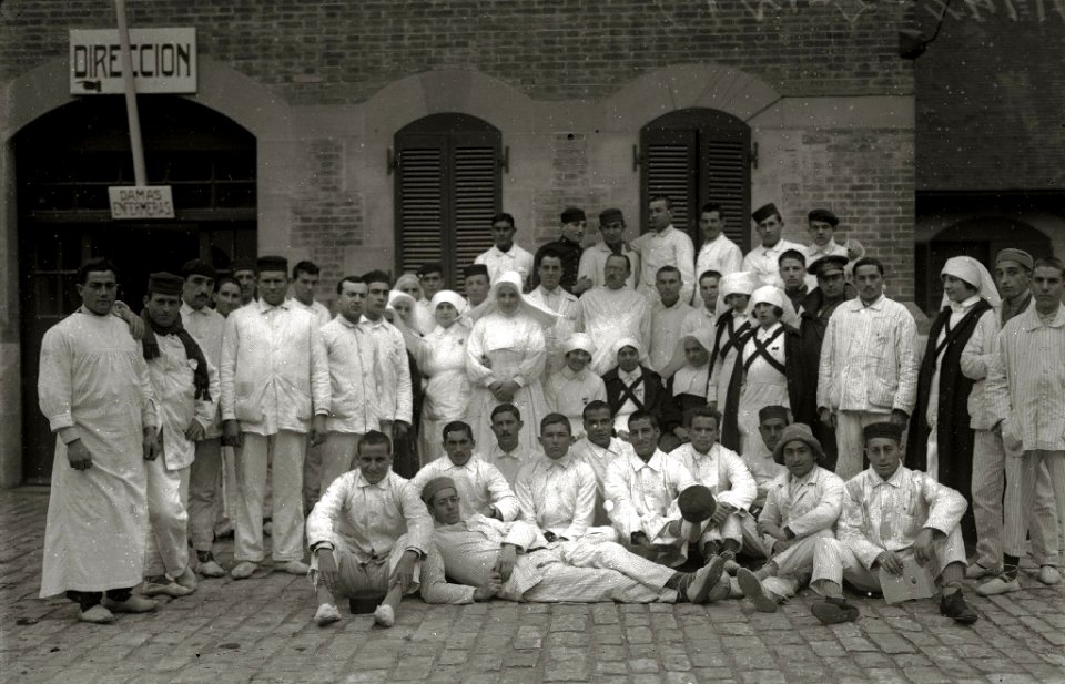 Palacio de Miramar habilitado como hospital militar (2 de 7) - Fondo Car-Kutxa Fototeka