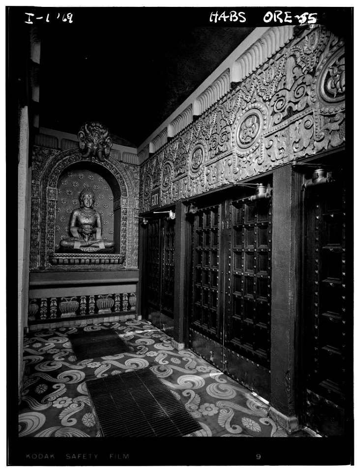 Oriental Theatre inner vestibule - Portland Oregon