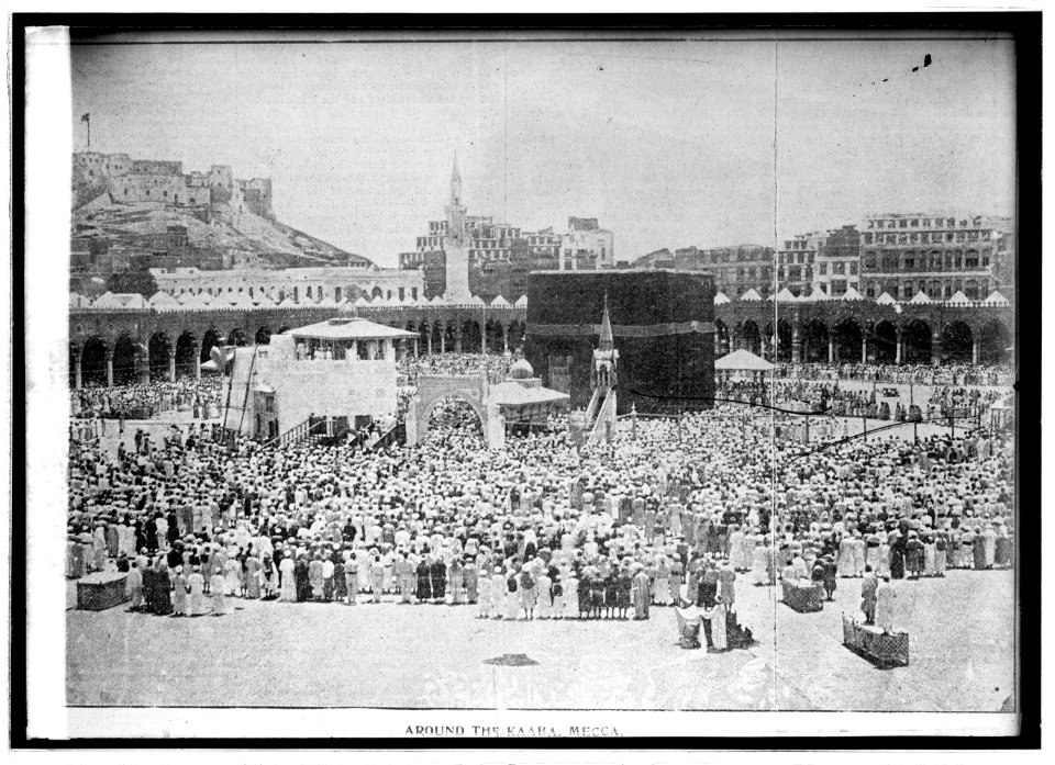 Palestine, Moslem (Muslim) Pilgrims at the Kaaba, sacred shrine in holy city of Mecca LCCN2016821034