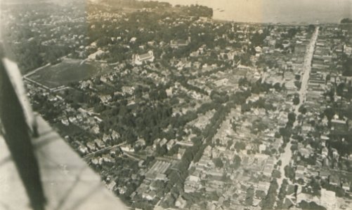 Orillia Ontario from the Air (HS85-10-36713)