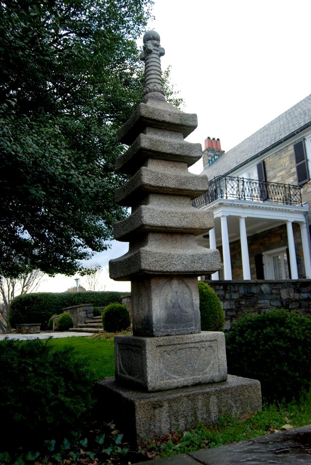Pagoda behind the Lawton Chiles International House, National Institute of Health (27579749220)