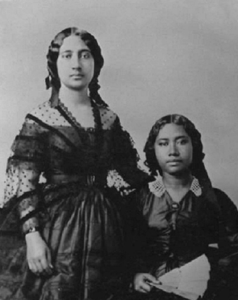 Paki sisters