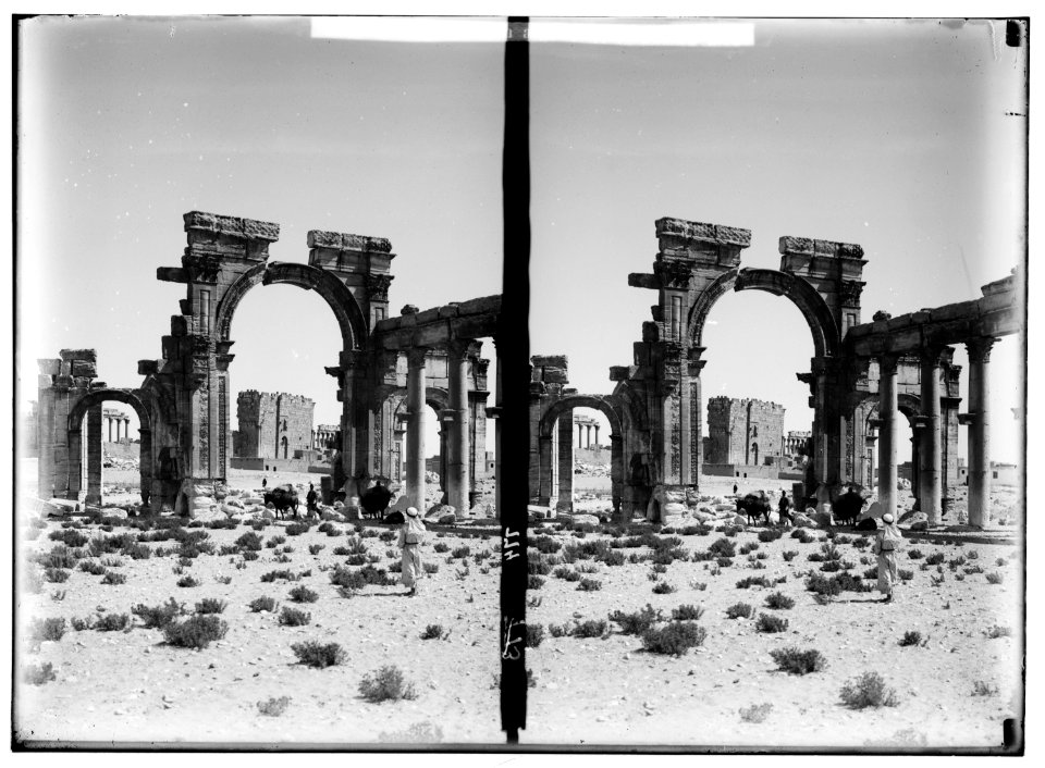 Palmyra (Tadmor). Triumphal arch at entrance to colonnade LOC matpc.01429