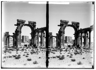 Palmyra (Tadmor). Triumphal arch at entrance to colonnade LOC matpc.01429