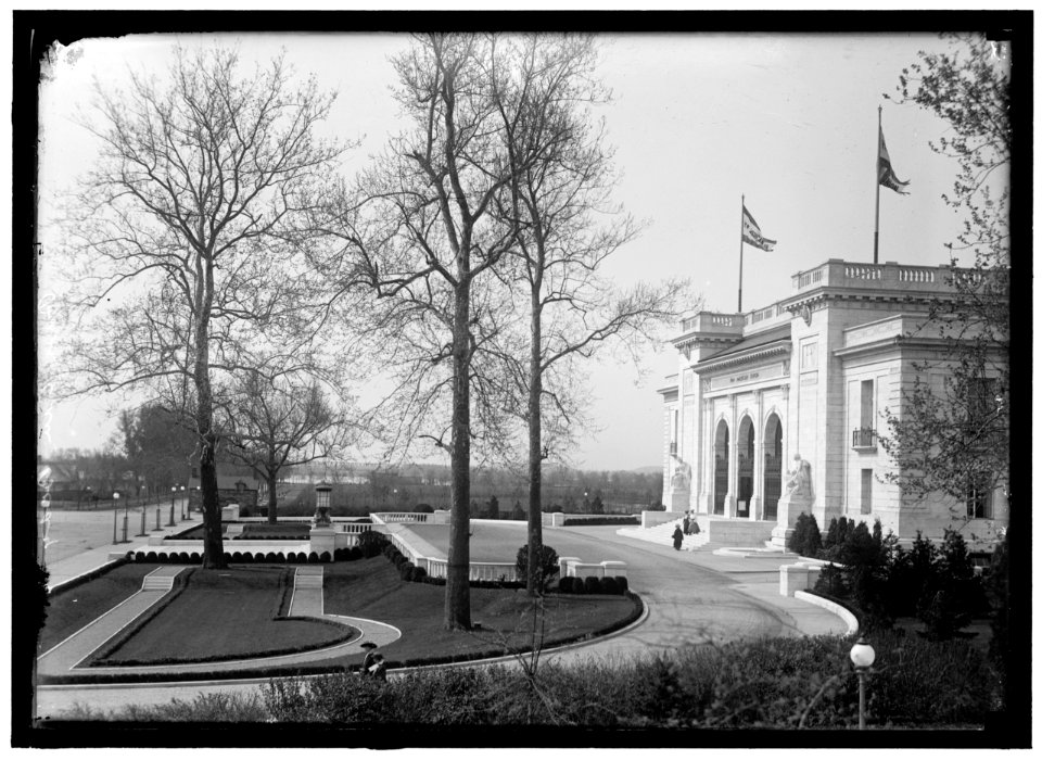 PAN AMERICAN UNION. FRONT OF BUILDING LCCN2016866316