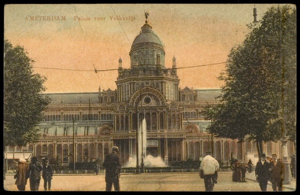 Paleis voor Volksvlijt, Frederiksplein 56 gezien vanaf de Utrechtsestraat. Uitgave N.V. de Bijenkorf, amsterdam, Afb PBKD00083000003