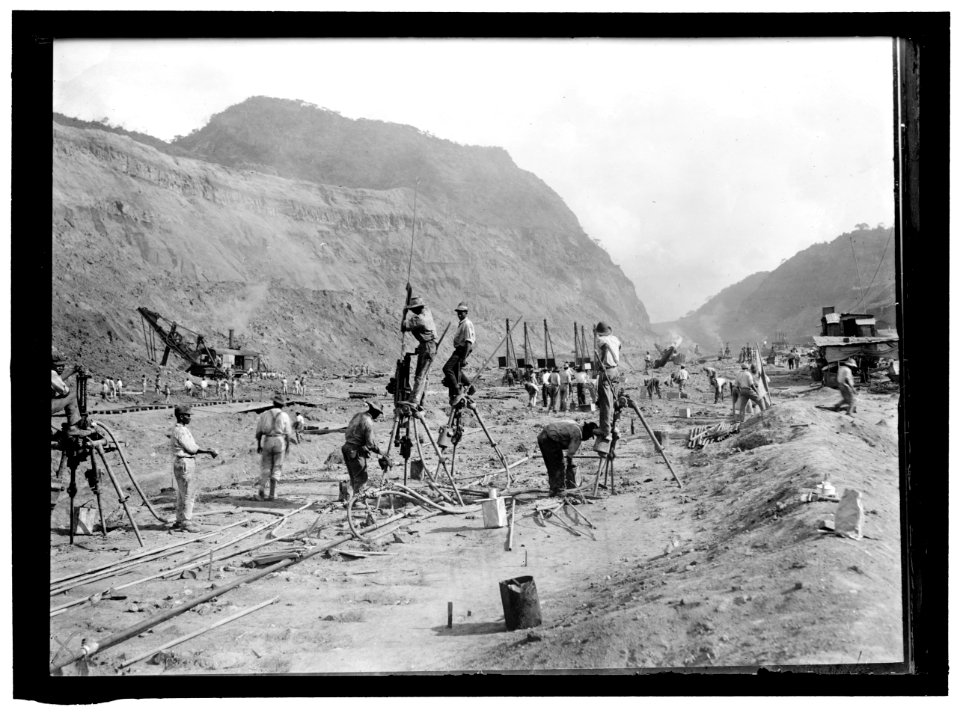 PANAMA CANAL LCCN2016864862