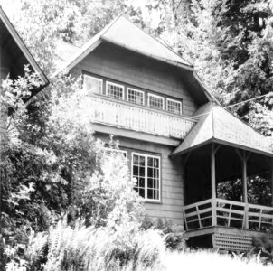 Pakatakan-25-Mann Residence Studio