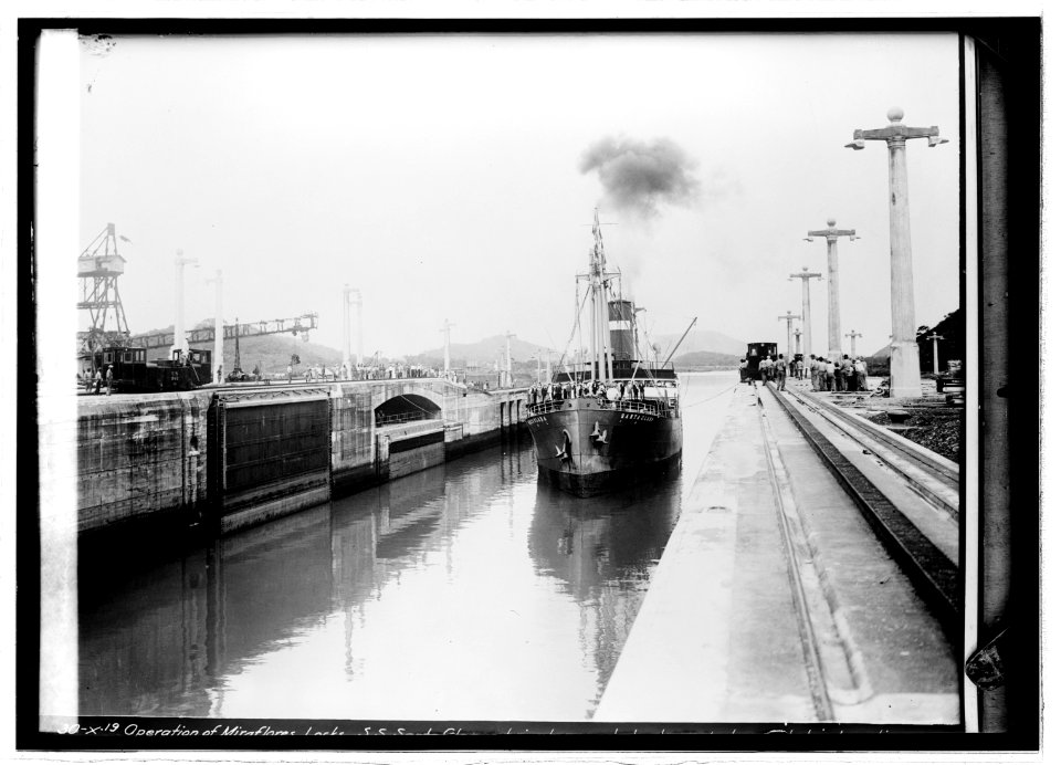 Panama Canal. Miraflores Lock LCCN2016820932