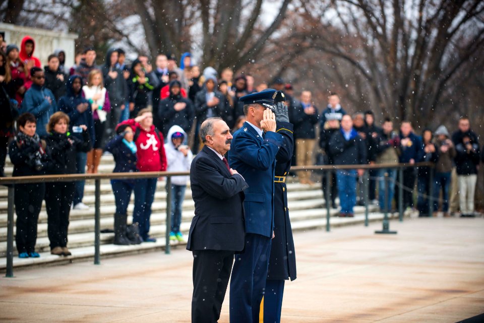 Pakistan SECDEF - salute (15812242420)