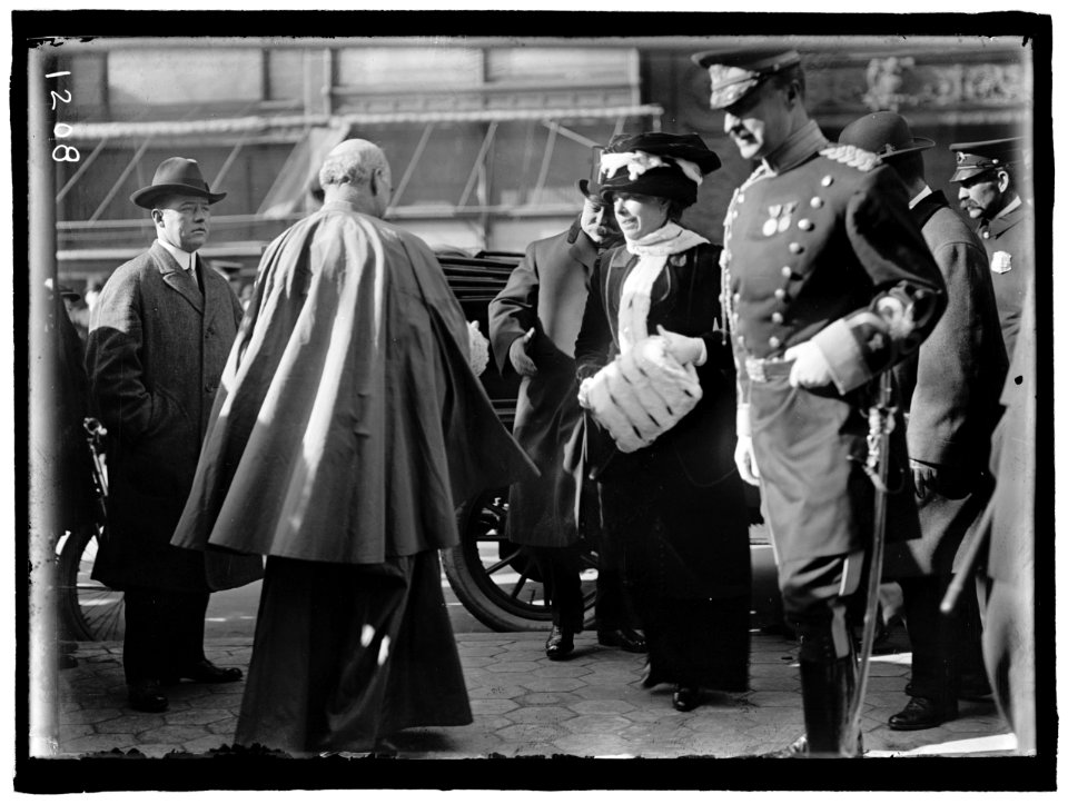 PAN AMERICAN MASS. THANKSGIVING DAY AT ST. PATRICK'S. FATHER RUSSELL; TAFT; MRS. TAFT; MAJ. BUTT LCCN2016863739