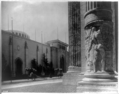 Panama-Pacific International Expostion in San Francisco, California, 1914, Avenue of Progress, showing Palace of Mines and Metallurgy LCCN2016650362