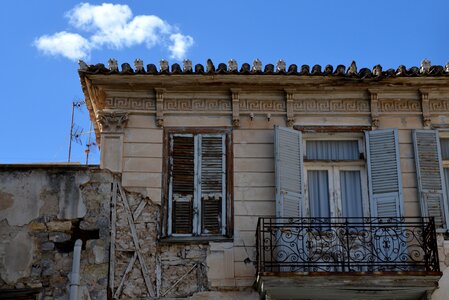 Building dilapidated decay