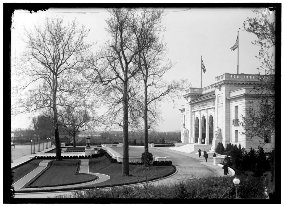PAN AMERICAN UNION. FRONT OF BUILDING LCCN2016866315
