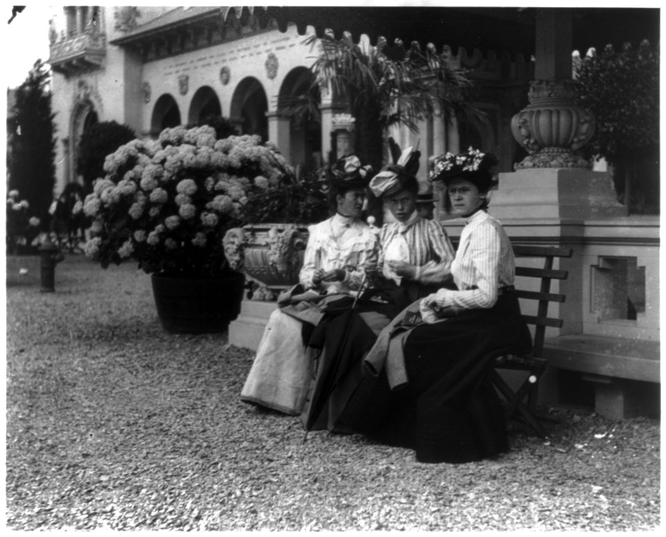 Pan-American Exposition, Buffalo, N.Y., 1901- 3 women seated on bench LCCN2002707104