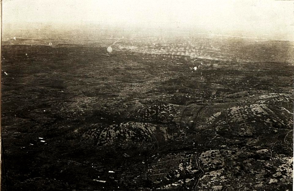 Panorama aus der Fesselballon - Stellung nordwestlich Kostanjevica, August 1915. (BildID 15594333)