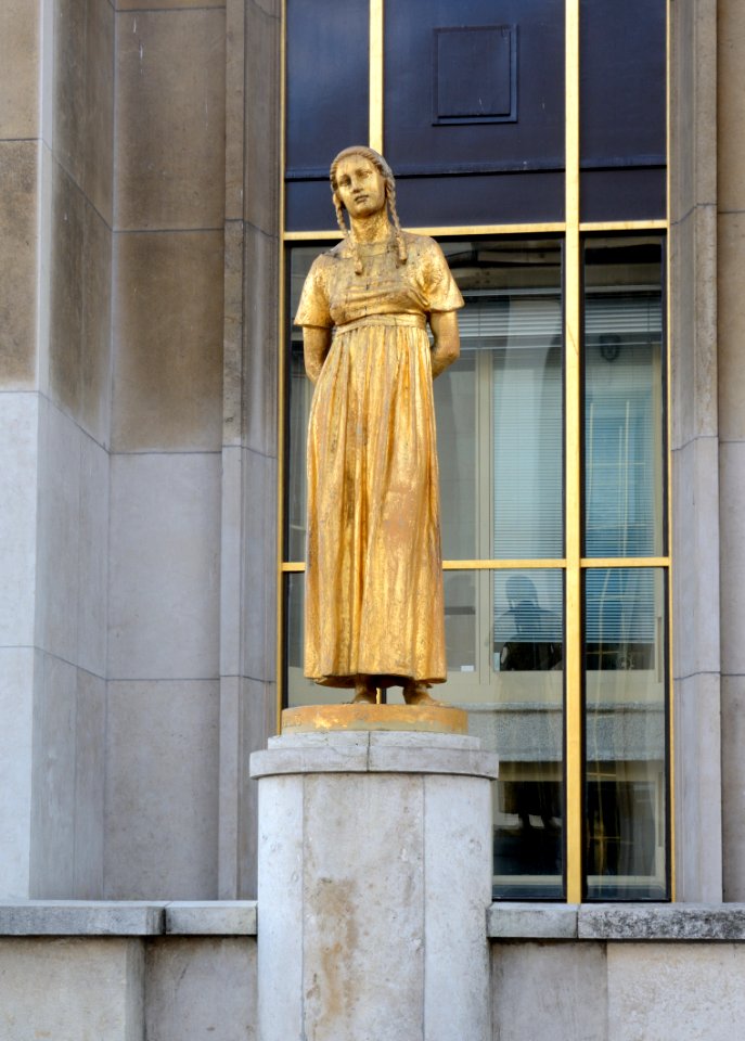 Palais de Chaillot-Sculpture exterieur-DSC 2346w