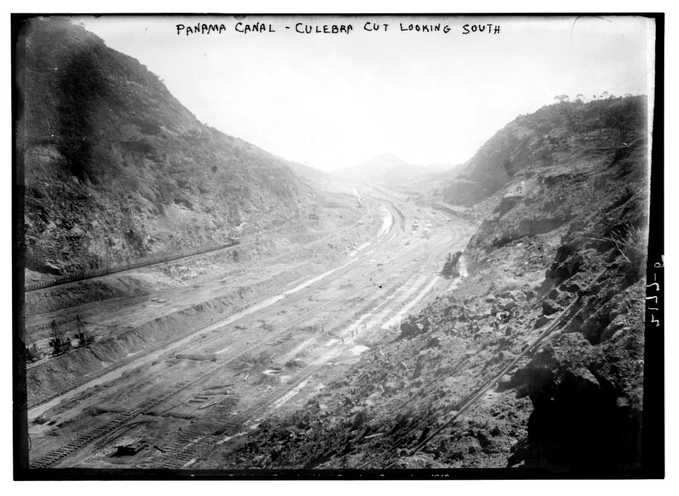 Panama Canal, Culebra Cut looking south LCCN2014689073