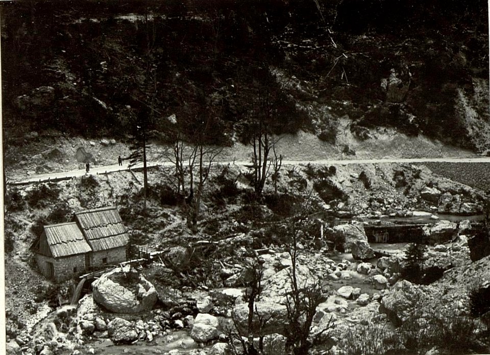 Panorama des Straßenlaufes bei der Mühlberger und Oberst Spitzmüller Brücke. (BildID 15464664)