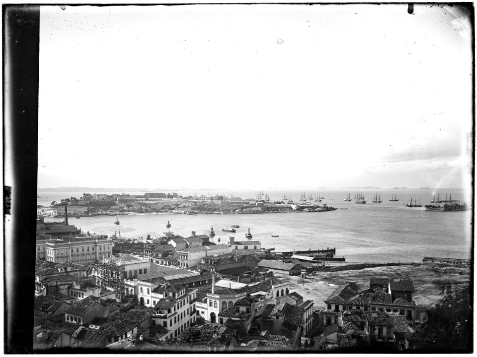 Panorama do centro do Rio, ao fundo a Ilha Fiscal