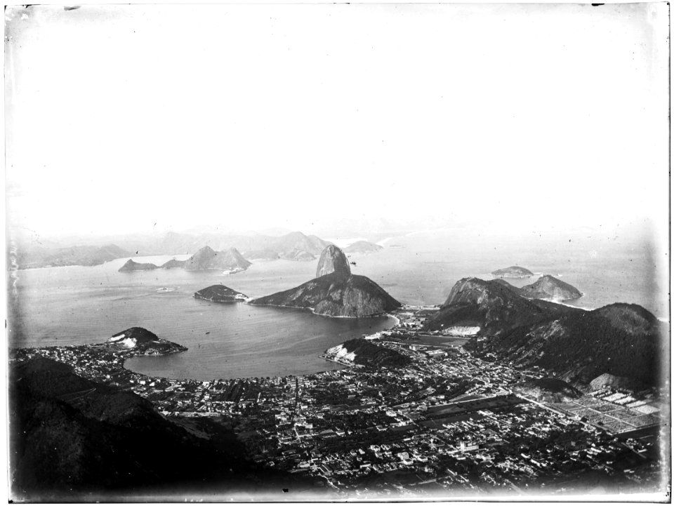 Panorama do Rio de Janeiro, visto do alto do Corcovado - 2