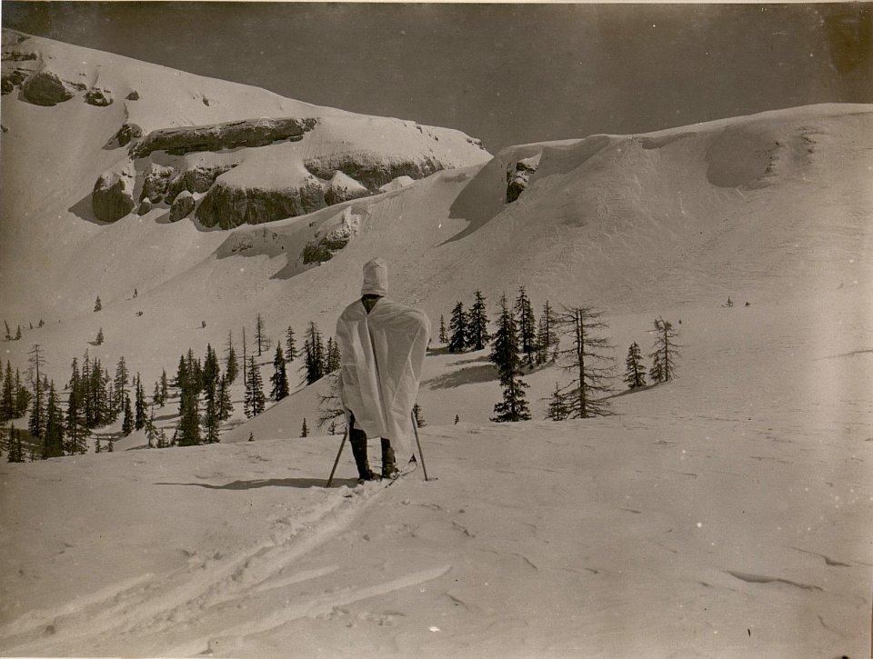 Panorama gegen die Abhänge der Feldwachen auf dem Lanzenboden, Maldatschen. Stpkt, am Lanzenboden. (24-5.1917.) (BildID 15800324)
