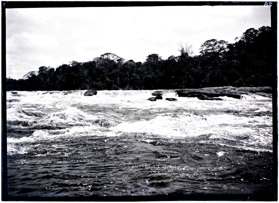 Panorama bij stroomversnelling Kortofoetoe in de Tapanahoni-rivier
