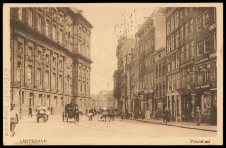 Paleisstraat met links Koninklijk Paleis gezien naar de Dam. Uitgave A.J. Nuss, Amsterdam, Afb PBKD00399000001 photo