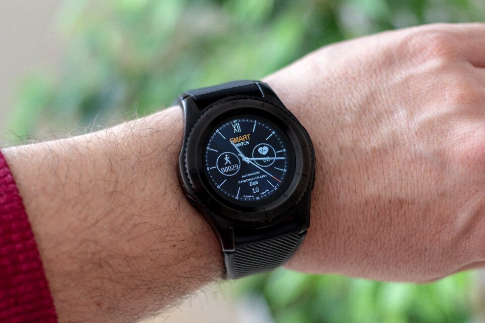 Heart rate monitor style clock shield