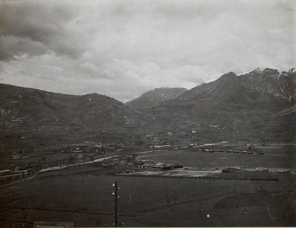 Panorama des Flugfeldes Feltre. (BildID 15644822)
