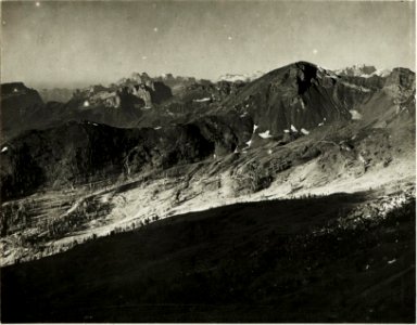 Panorama Standpunkt Settsass (2. Teilbild zu WK1 ALB15 04116a) Fortsetzung Col di Lana bis Klein-Settsass. (BildID 15421277)