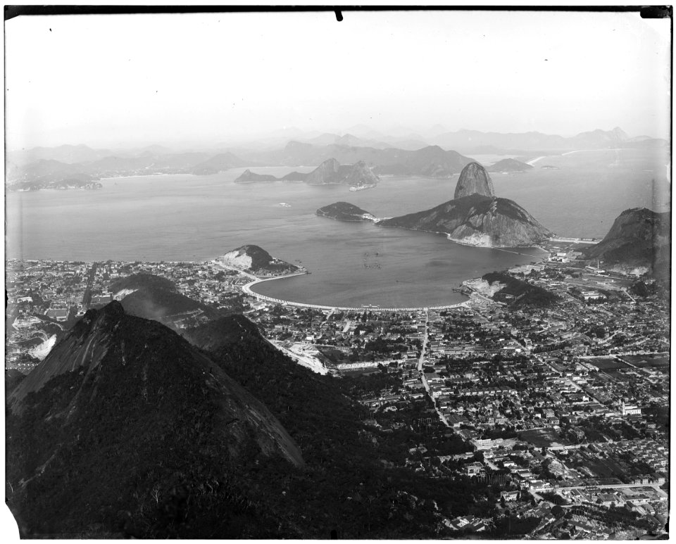 Panorama do Rio de Janeiro, visto do alto do Corcovado - 4