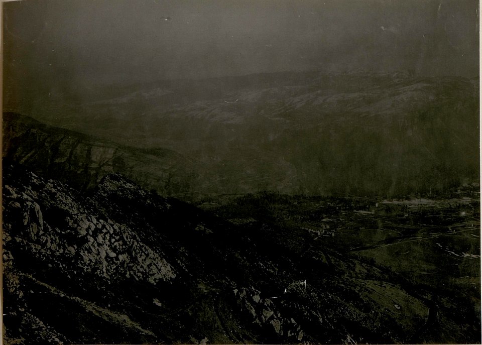 Panorama vom Art.-Beobachter auf den Tonezzaspitzen gegen die sieben Gemeinden. (20-II.1918.) (BildID 15513036)