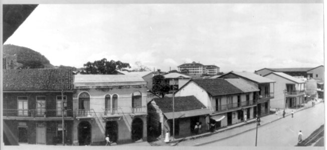 Panorama of Panama City, Republic of Panama, showing street, buildings and railroad station in right center LCCN2002697775